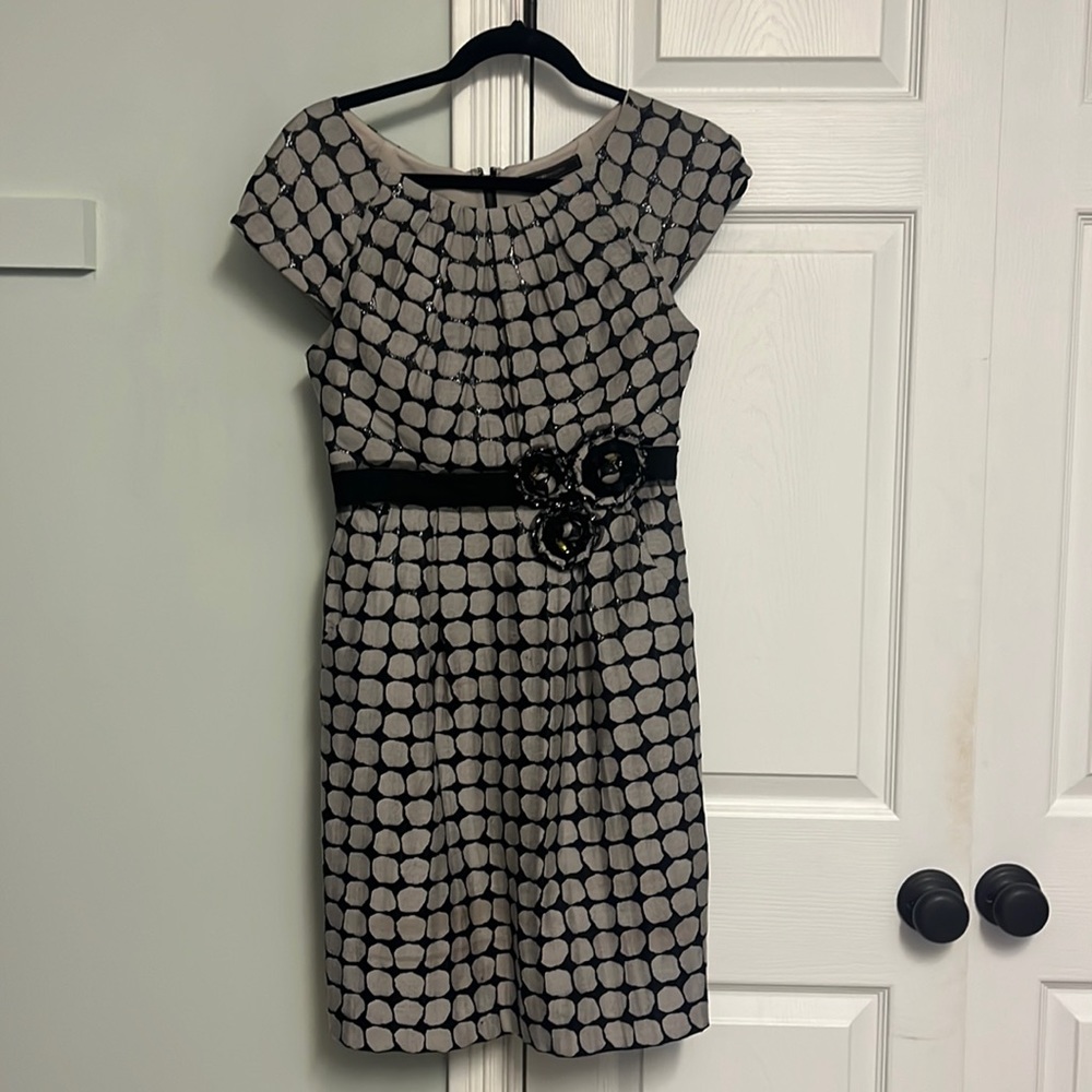 Vintage BCBG shift dress with rosette embellishment 6